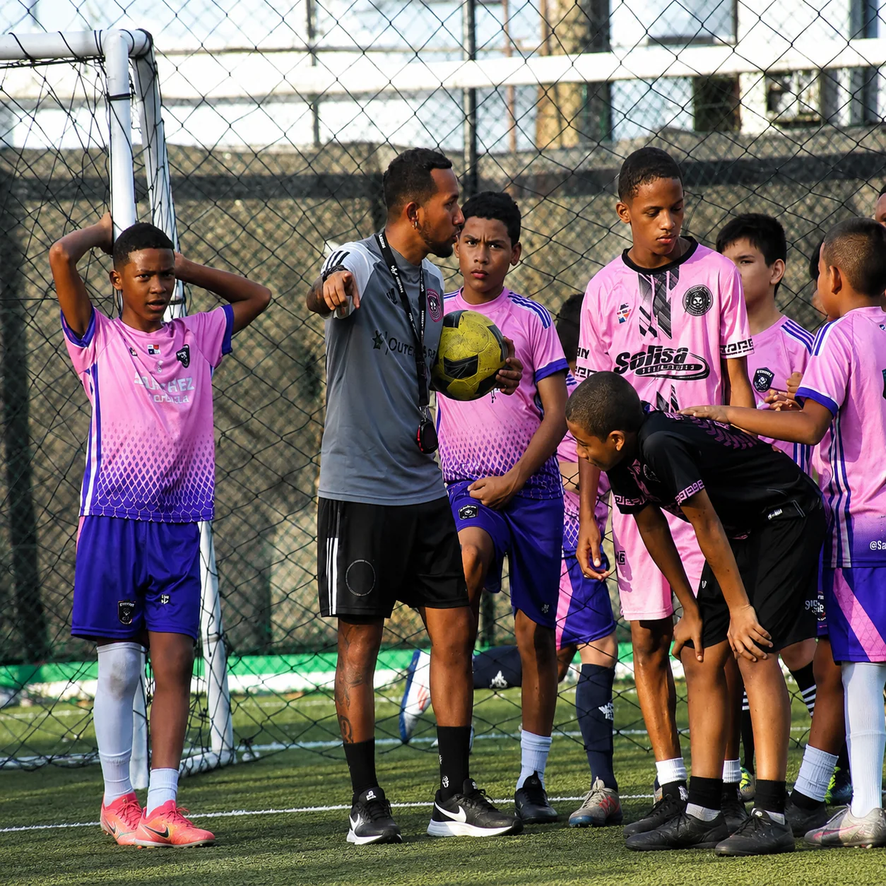 1 Mes de Entrenamiento de Fútbol para Niños y Jóvenes desde Sub6 hasta Sub16 por $25 en Sánchez Soccer Academy - Image 3