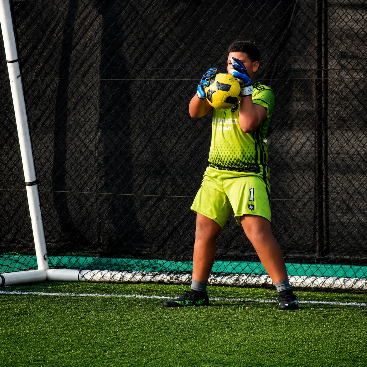 1 Mes de Entrenamiento de Fútbol para Niños y Jóvenes desde Sub6 hasta Sub16 por $25 en Sánchez Soccer Academy - Image 8