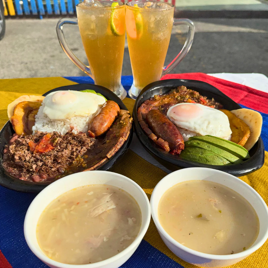 2 Bandejas Paisas + 2 Consomé de Pollo + 2 Bebidas de la Casa por $16 en Donde la Paisita - Image 3