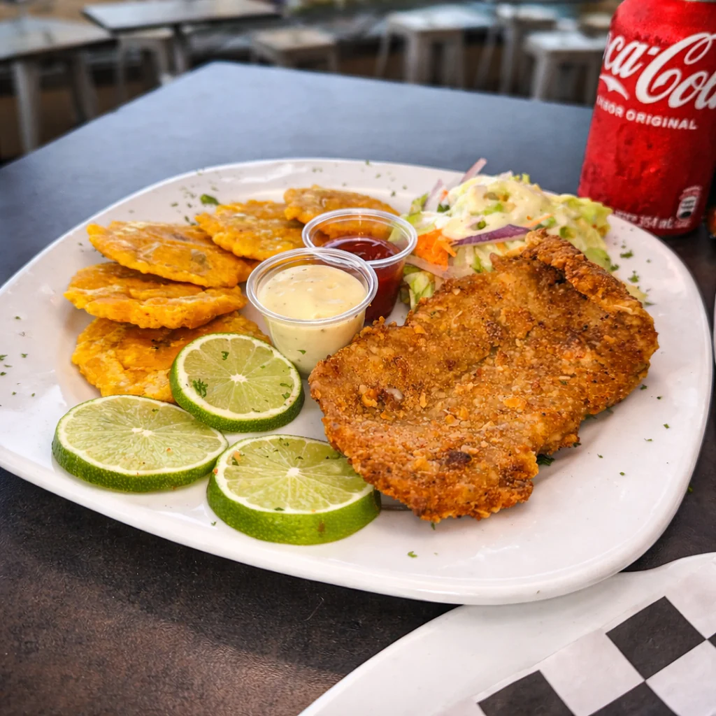 2 Filetes de Pescado + 2 Ceviches de Corvina + 2 Bebidas por $15 en Tercer Piso - Image 3