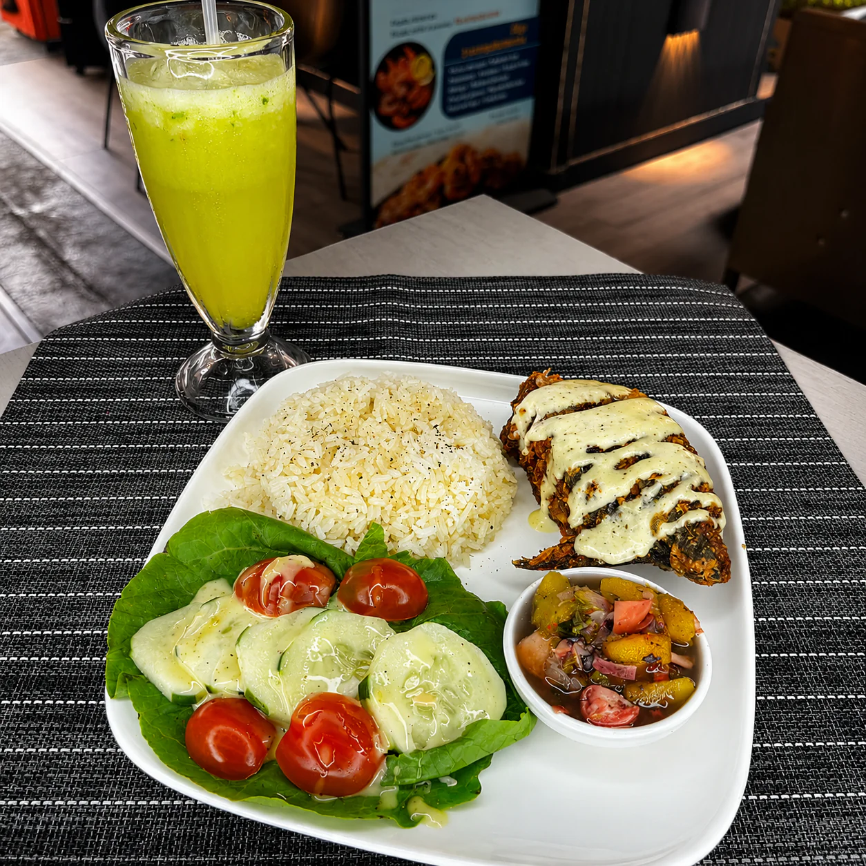 2 Platos a Elegir de Mariscos + Ensalada + 2 Bebidas por solo $10 para 2 personas en Raw and Real - Image 4