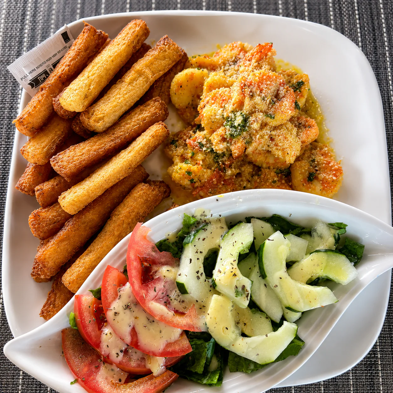 2 Platos a Elegir de Mariscos + Ensalada + 2 Bebidas por solo $10 para 2 personas en Raw and Real - Image 5