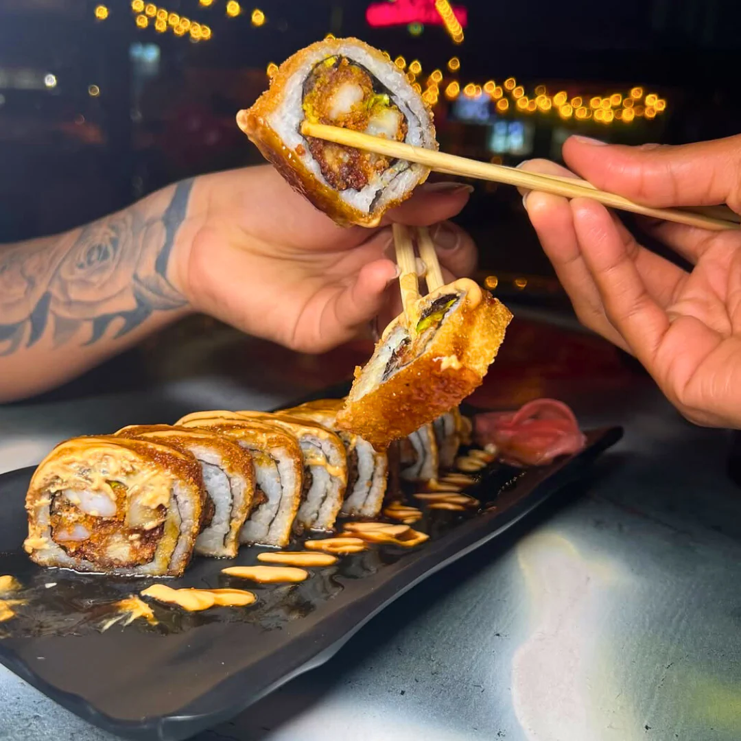 2 Sushis Premium del Menú + 1 Entrada + 2 Bebidas por solo $12 en Sushi Street - Image 3