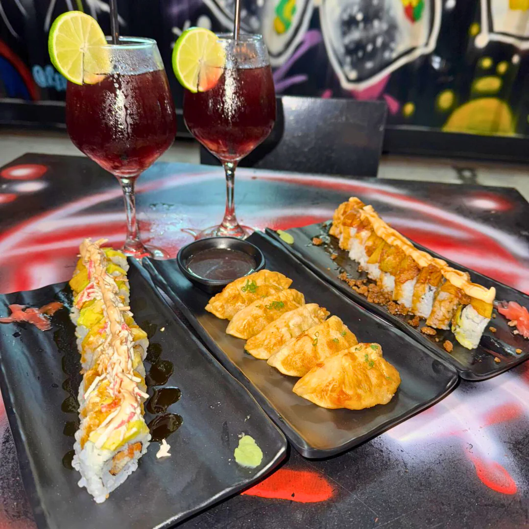 2 Sushis Premium del Menú + 1 Entrada + 2 Bebidas por solo $12 en Sushi Street - Image 5