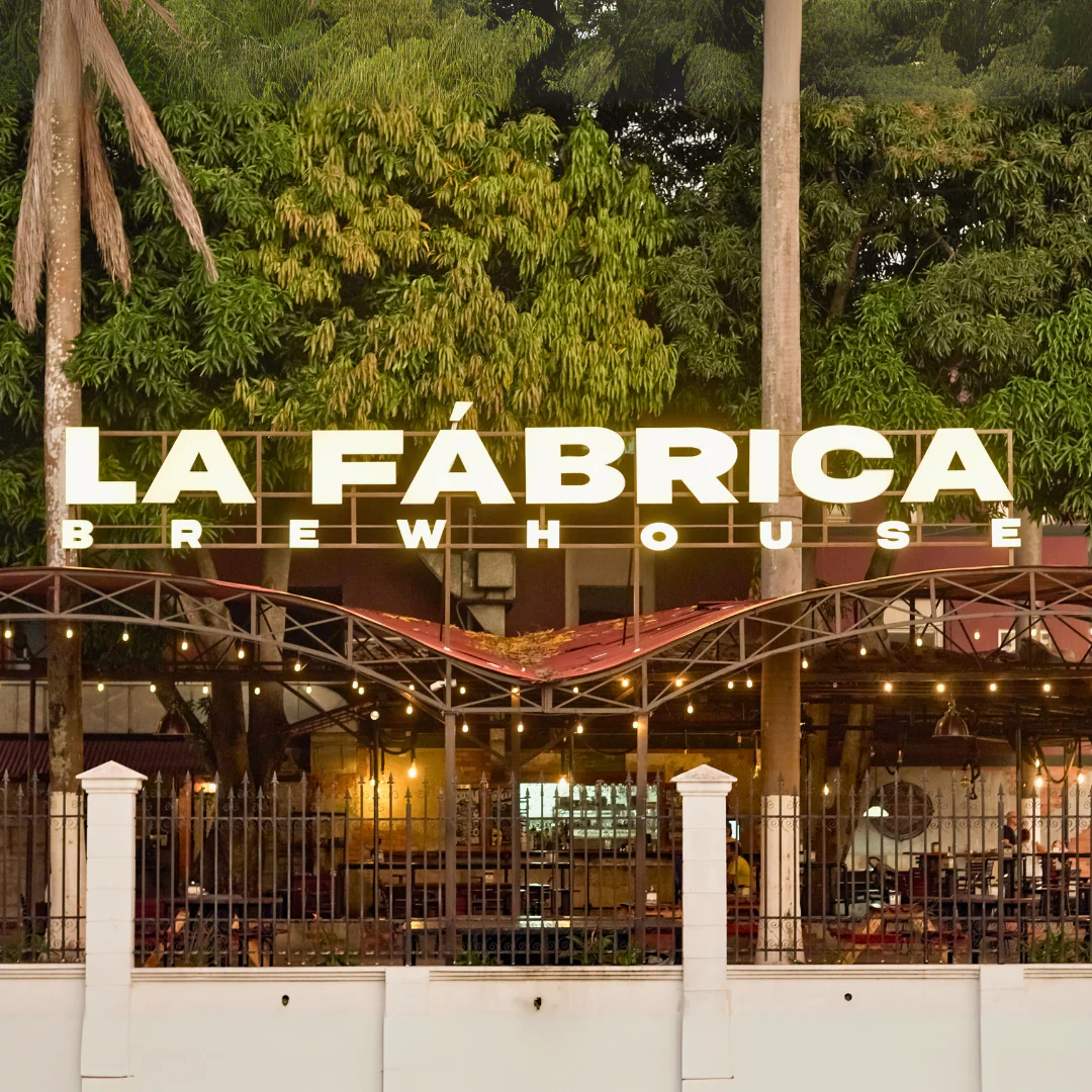 2 Burgers La Fábrica + Chimicheesy de Plátano + Cubetazo o 6 Cañas Artesanales por solo $20 en La Fábrica - Image 3