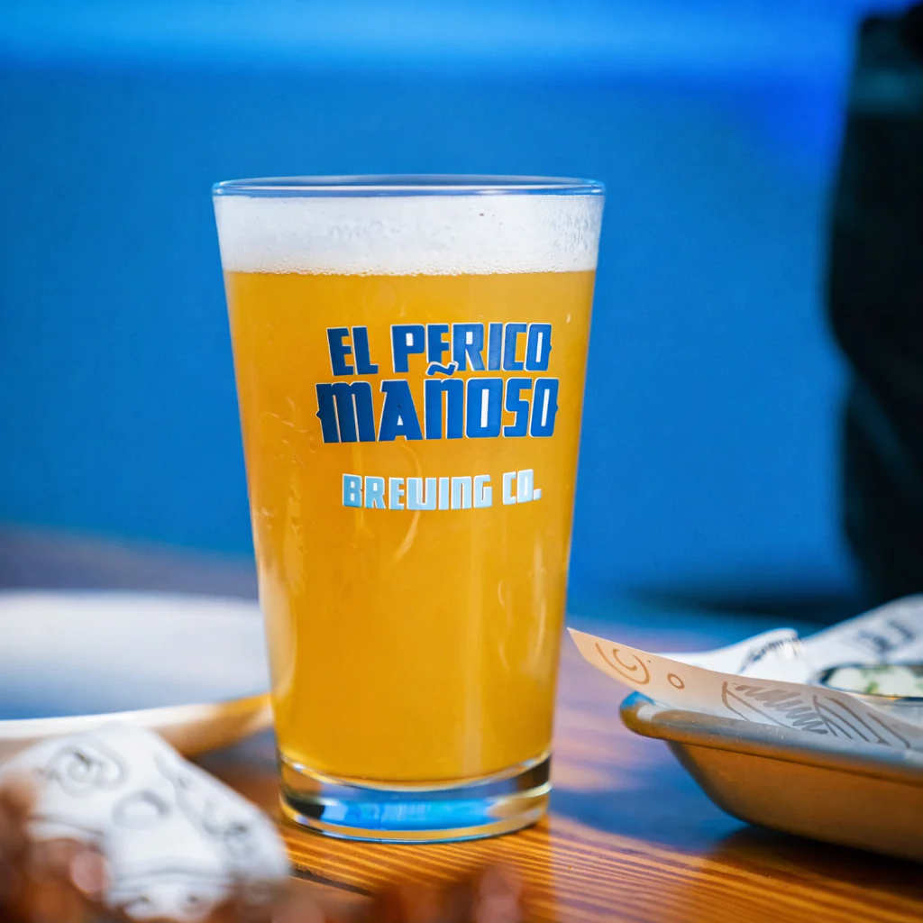 Cata de 4 Cervezas Artesanales + Vaso Pinta por solo $10 en El Perico Mañoso - Image 3