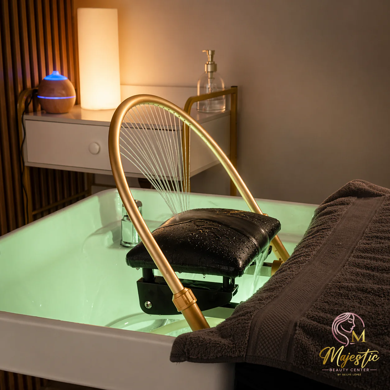 Head Spa + Facial Hidratante por solo $20 en Majestic Beauty Center - Image 3