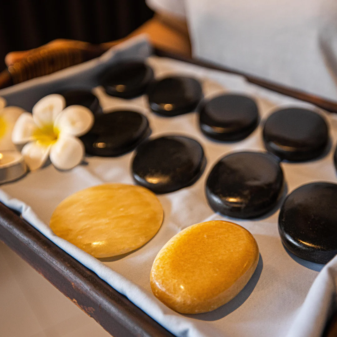 Masaje Relajante con Piedras Calientes por $17.99 en Elara Beauty Spa - Image 2