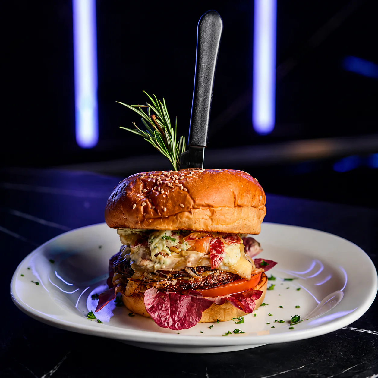 Paga $10 y Consume $18 en Comidas y Bebidas en Zone Xtreme VIP - Image 4